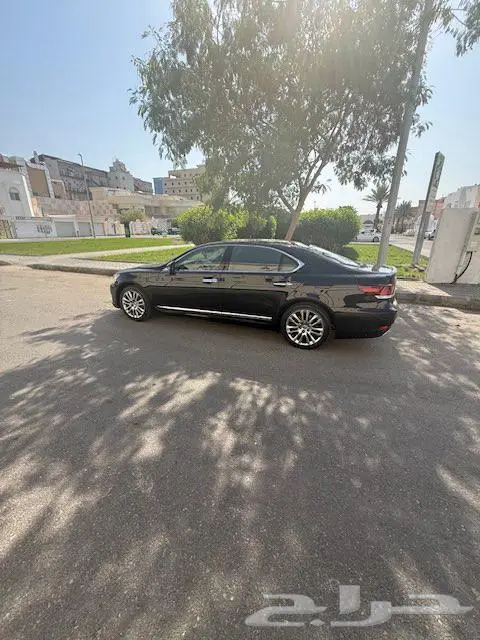 لكزس LS600 هايبرد ماشيه 49الف فقط بدي وكالة 2016 2