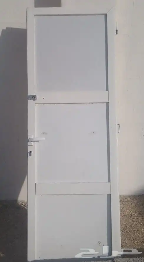 بابين خشب وباب ألمونيوم 1