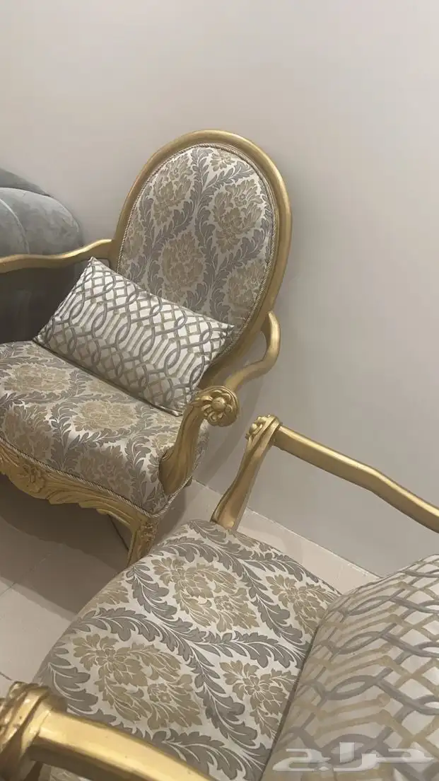 كنب مجلس نظيف جدا للبيع. 0