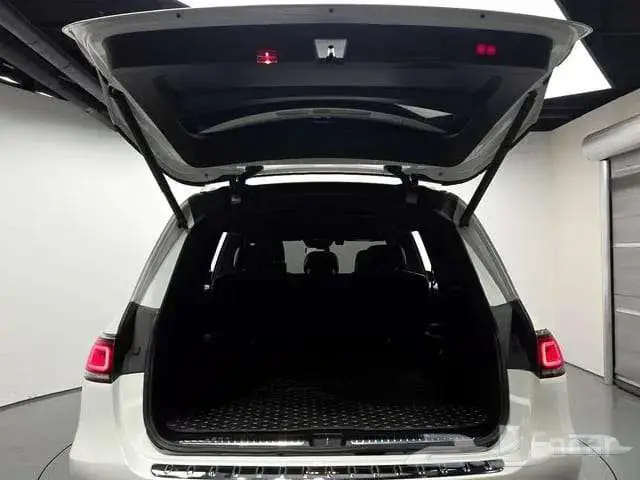 مرسيدس GLS580 موديل 2021 4