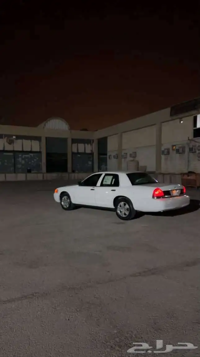 السلام عليكم للبيع فورد 2010 لون ابيض 2