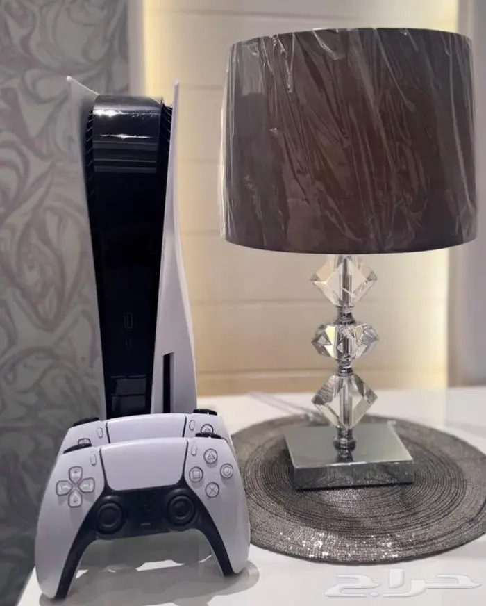 بلايستيشن 5 يدين والعاب 0