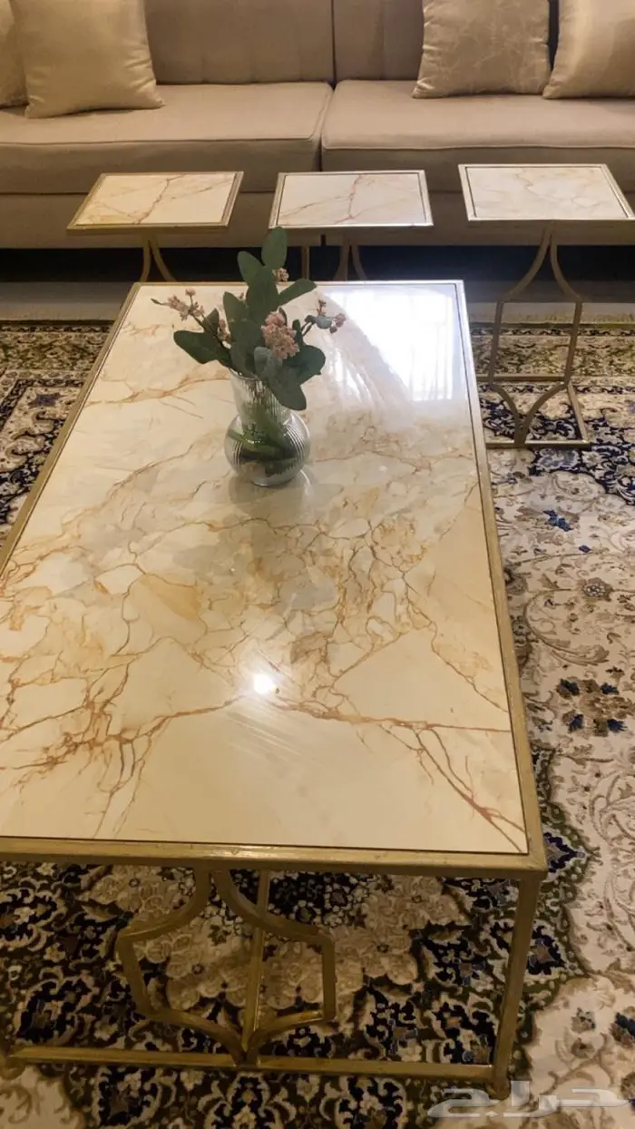 طاولة ومدخل 1