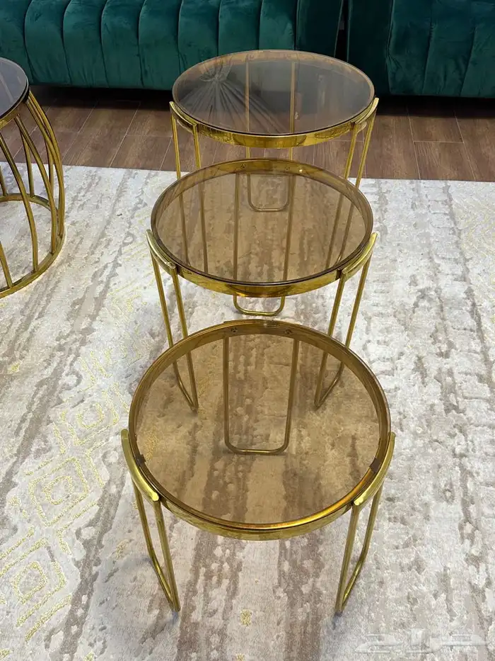 طاولات زجاج شبه جديده راقيه وفخمه 3