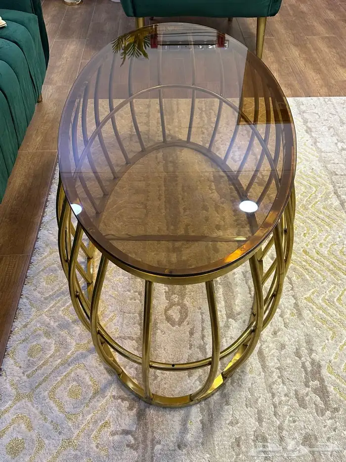 طاولات زجاج شبه جديده راقيه وفخمه 1