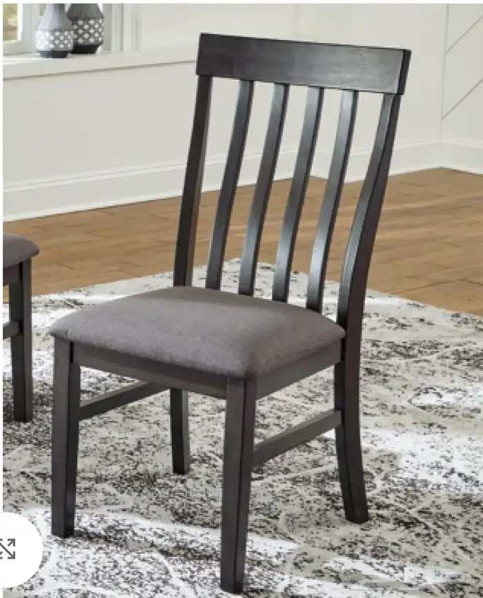 طاولة طعام ماركه آشلي مع أربع كراسي آشلي جديده 7