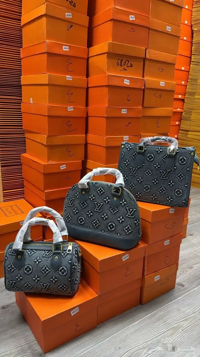 شنط ماستر درجه أولى 100  وشوزات فتنامي وإيطالي 9