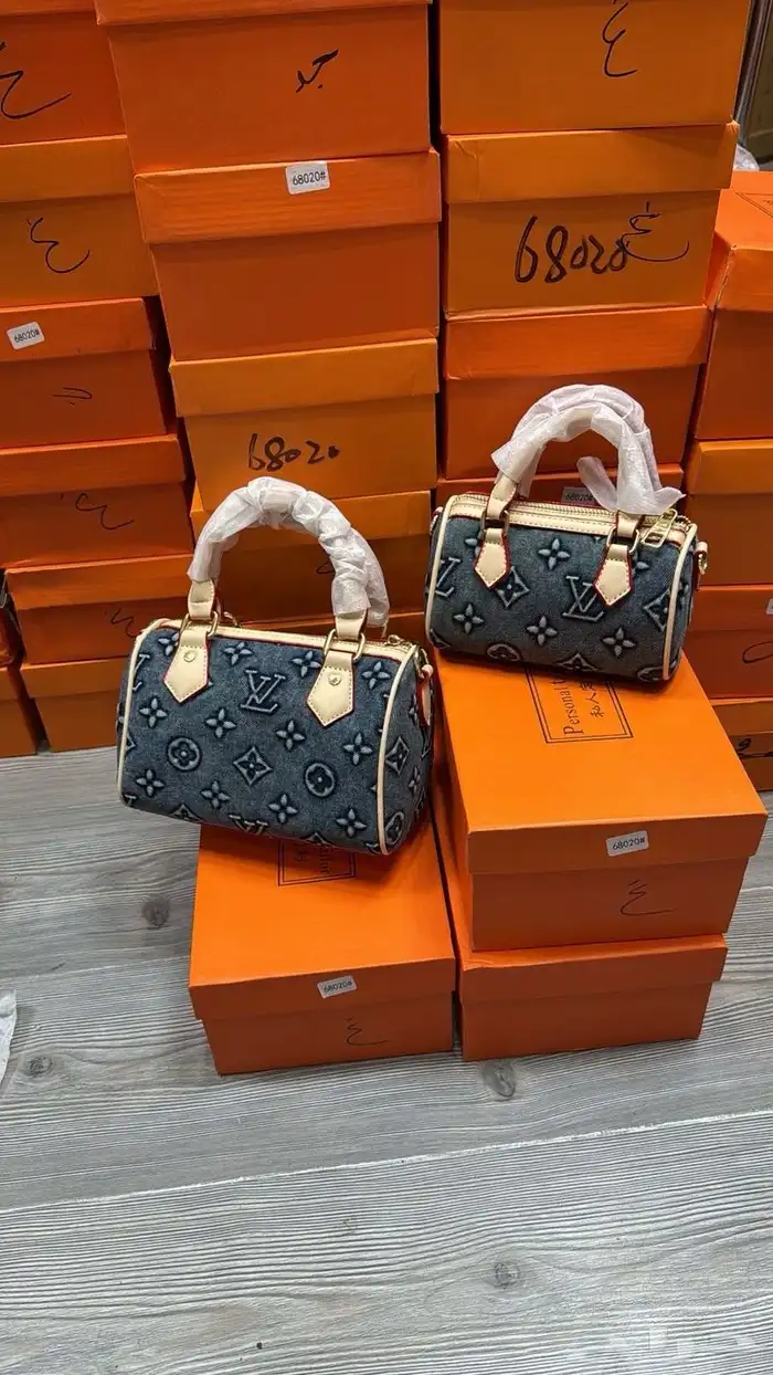 شنط ماستر درجه أولى 100  وشوزات فتنامي وإيطالي 4