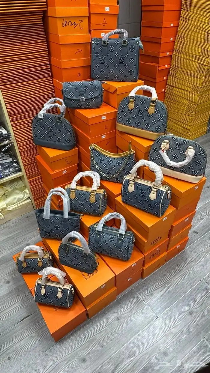 شنط ماستر درجه أولى 100  وشوزات فتنامي وإيطالي 5