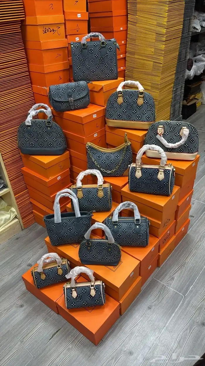 شنط ماستر درجه أولى 100  وشوزات فتنامي وإيطالي 10