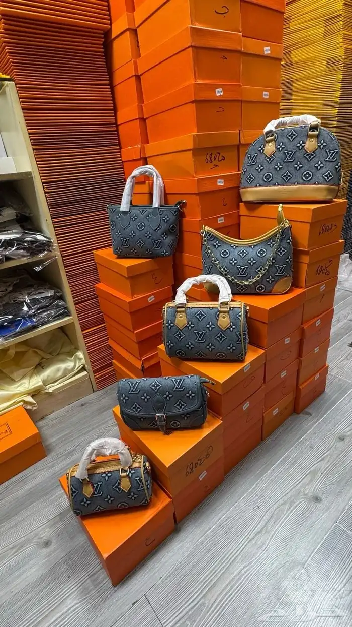 شنط ماستر درجه أولى 100  وشوزات فتنامي وإيطالي 11