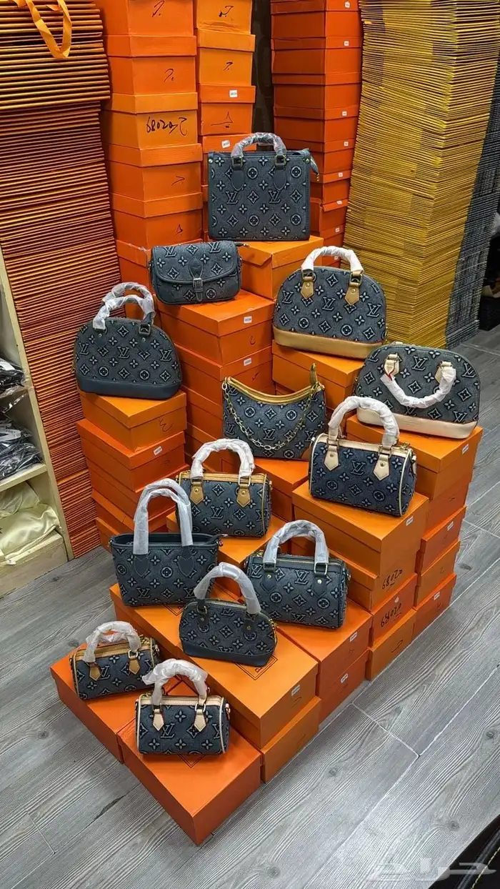 شنط ماستر درجه أولى 100  وشوزات فتنامي وإيطالي 7