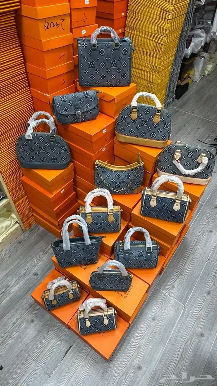 شنط ماستر درجه أولى 100  وشوزات فتنامي وإيطالي 2