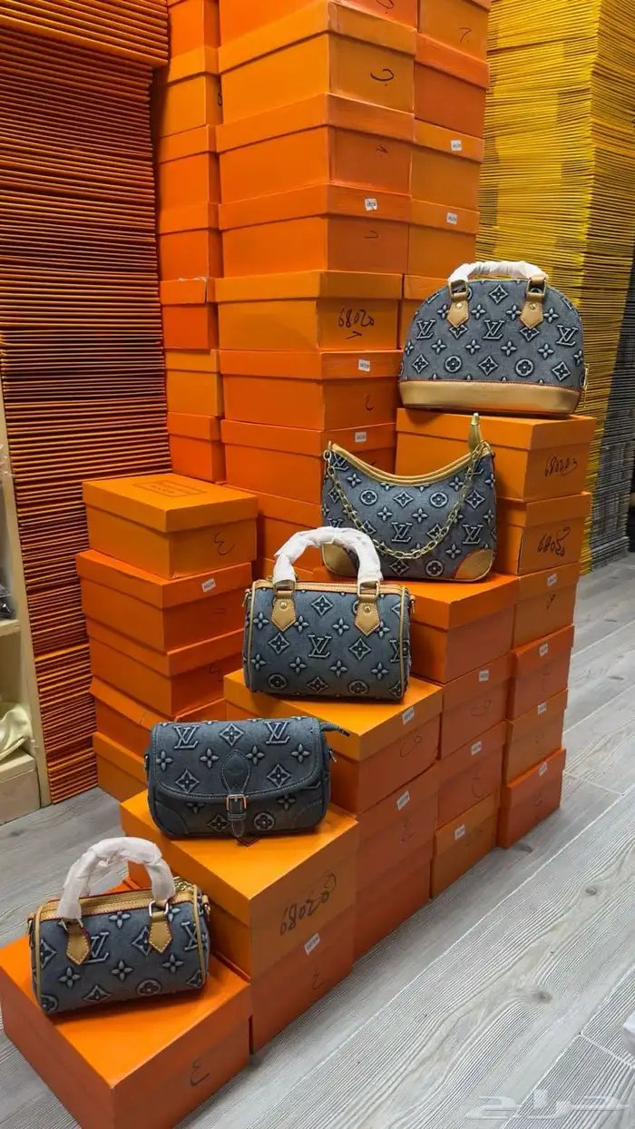 شنط ماستر درجه أولى 100  وشوزات فتنامي وإيطالي 12