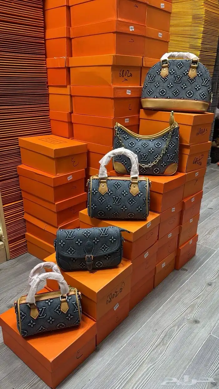 شنط ماستر درجه أولى 100  وشوزات فتنامي وإيطالي 3