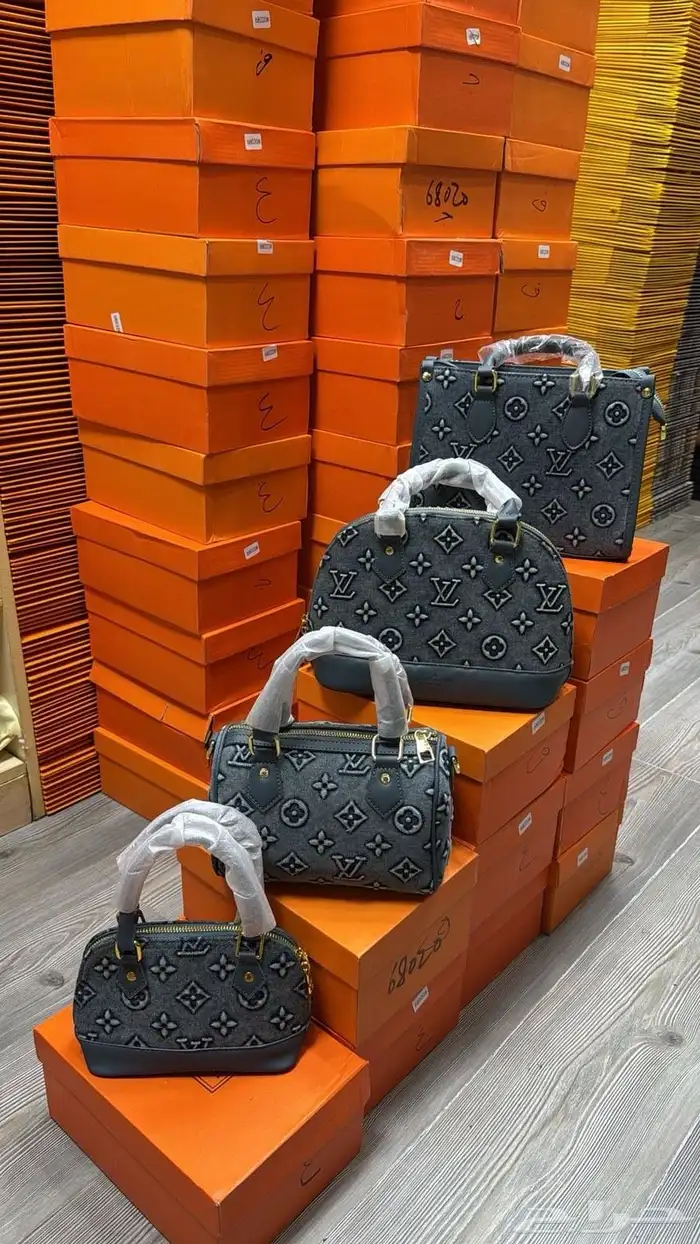 شنط ماستر درجه أولى 100  وشوزات فتنامي وإيطالي 15