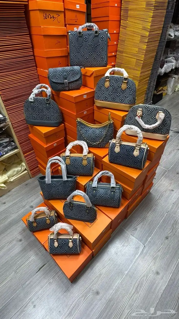 شنط ماستر درجه أولى 100  وشوزات فتنامي وإيطالي 6