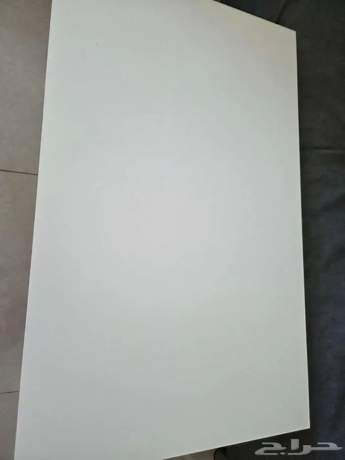 اريكة ايكيا مستعمله استعمال نظيف مع طاولة 5