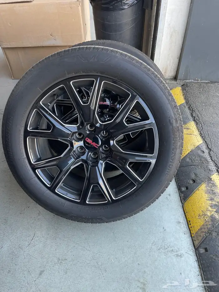 4 جنوط مع الكفرات يوكون دينالي 2025 لون اسود 1