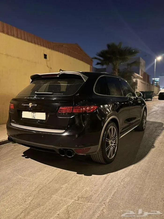 بورش كايين 2011   أسود أنيق وفخم 3