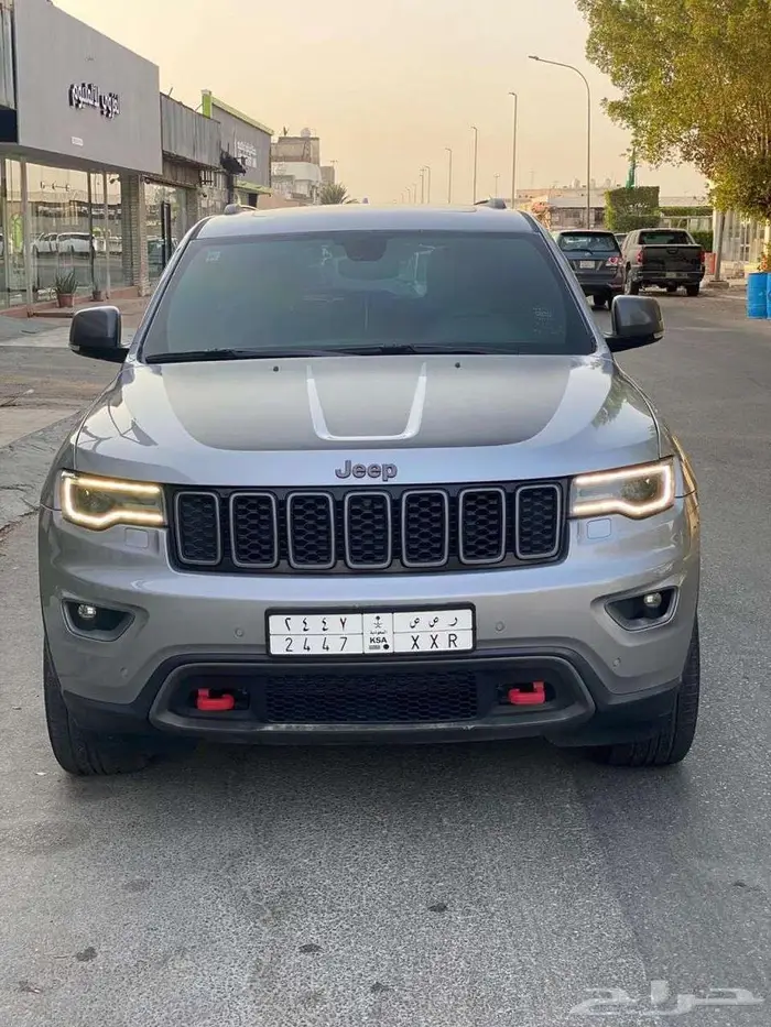 جيب جراند شيروكي تريل هوك2017 بانوراما فل كامل للبيع 9