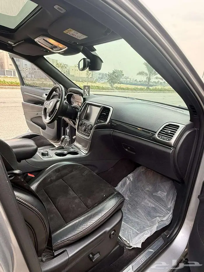 جيب جراند شيروكي تريل هوك2017 بانوراما فل كامل للبيع 32