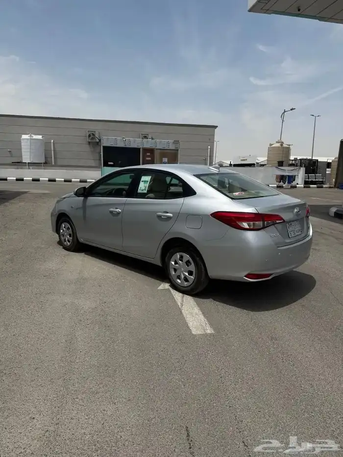 سياره يارس 2022 ماشيه 75 الف 2