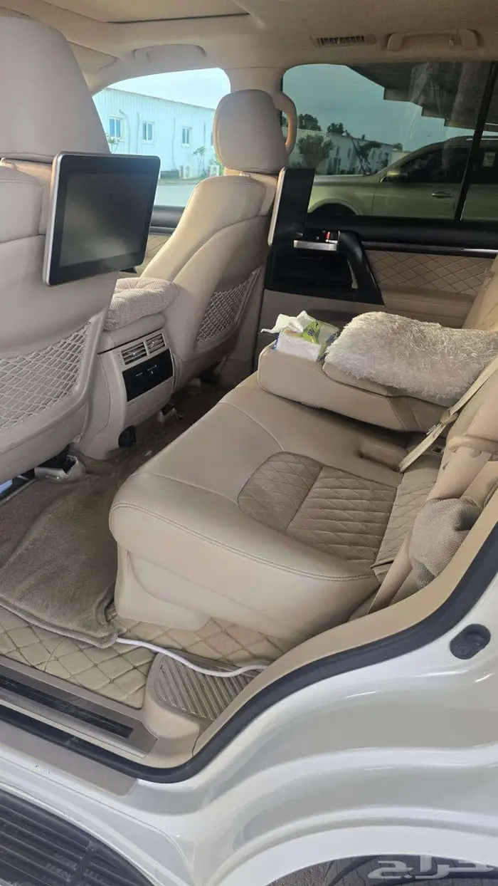 تويوتا لاندكروزر 11