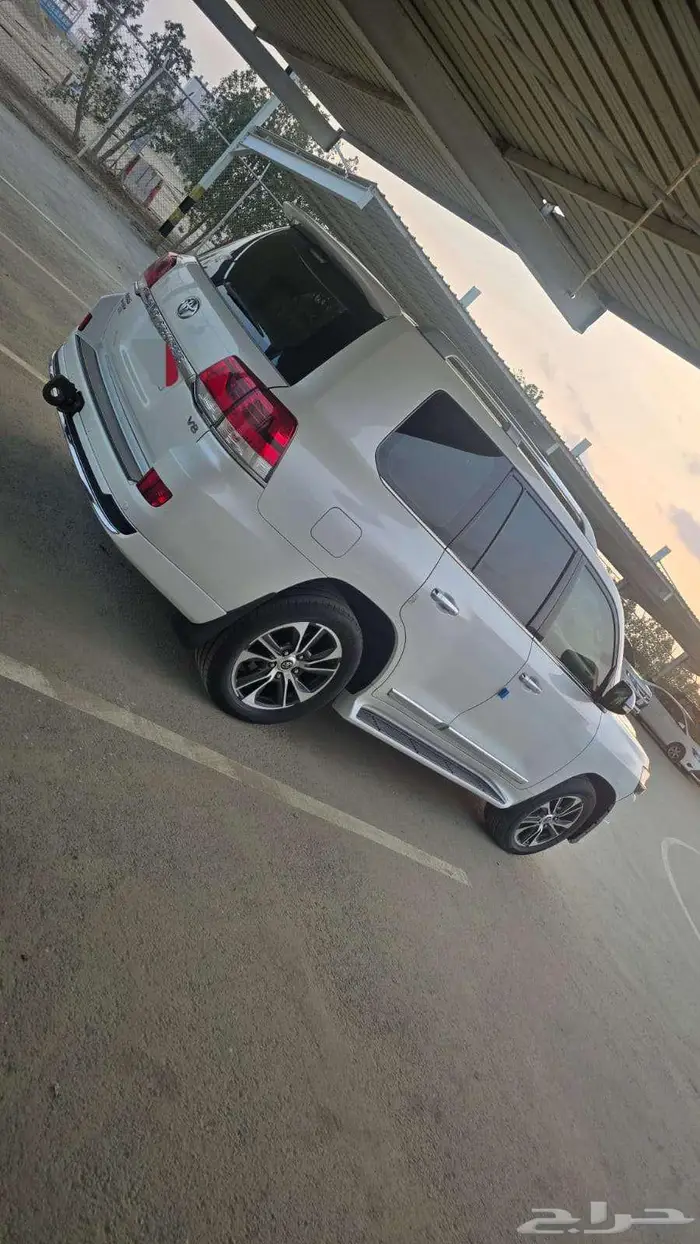 تويوتا لاندكروزر 10