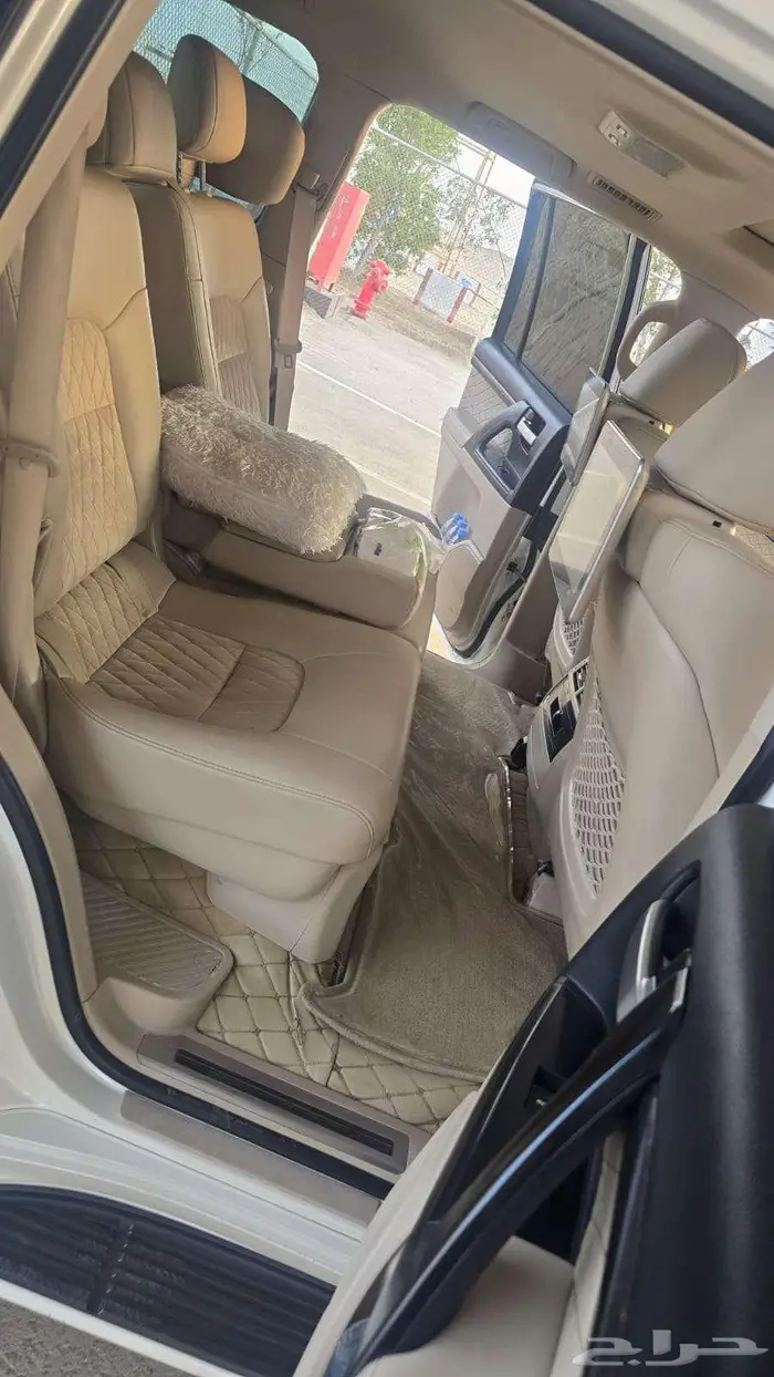 تويوتا لاندكروزر 13