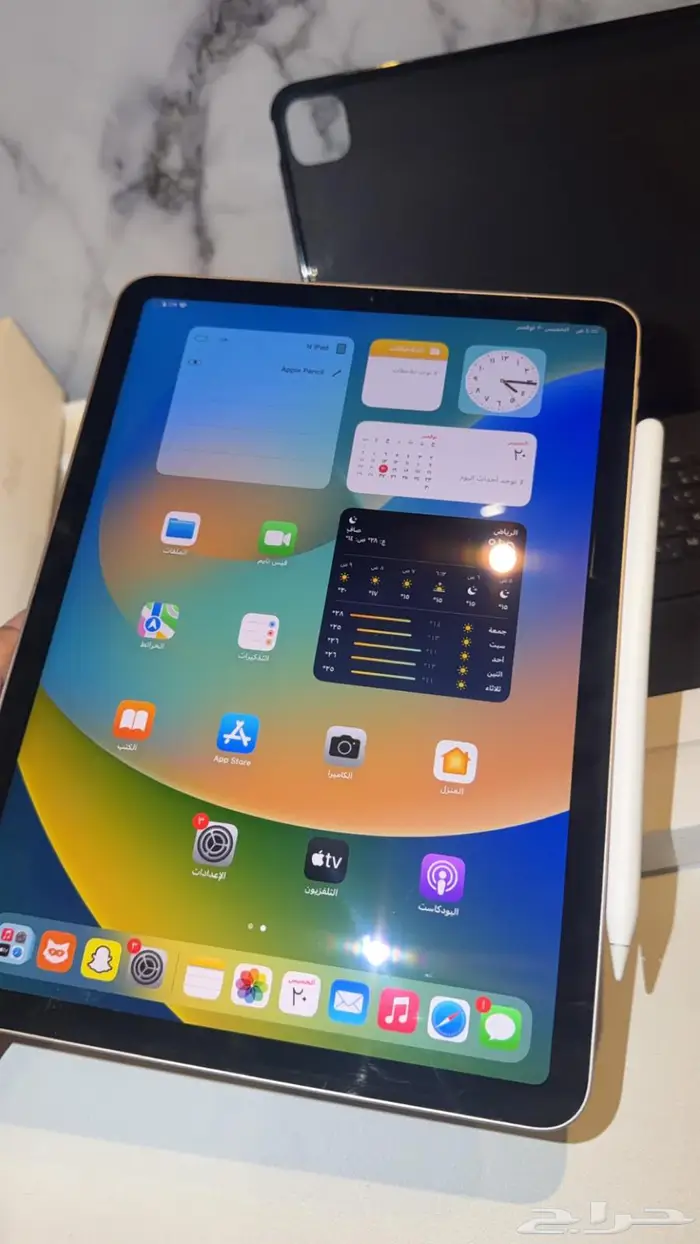 ايباد اير الجيل الخامس وقلم وكيبورد 1