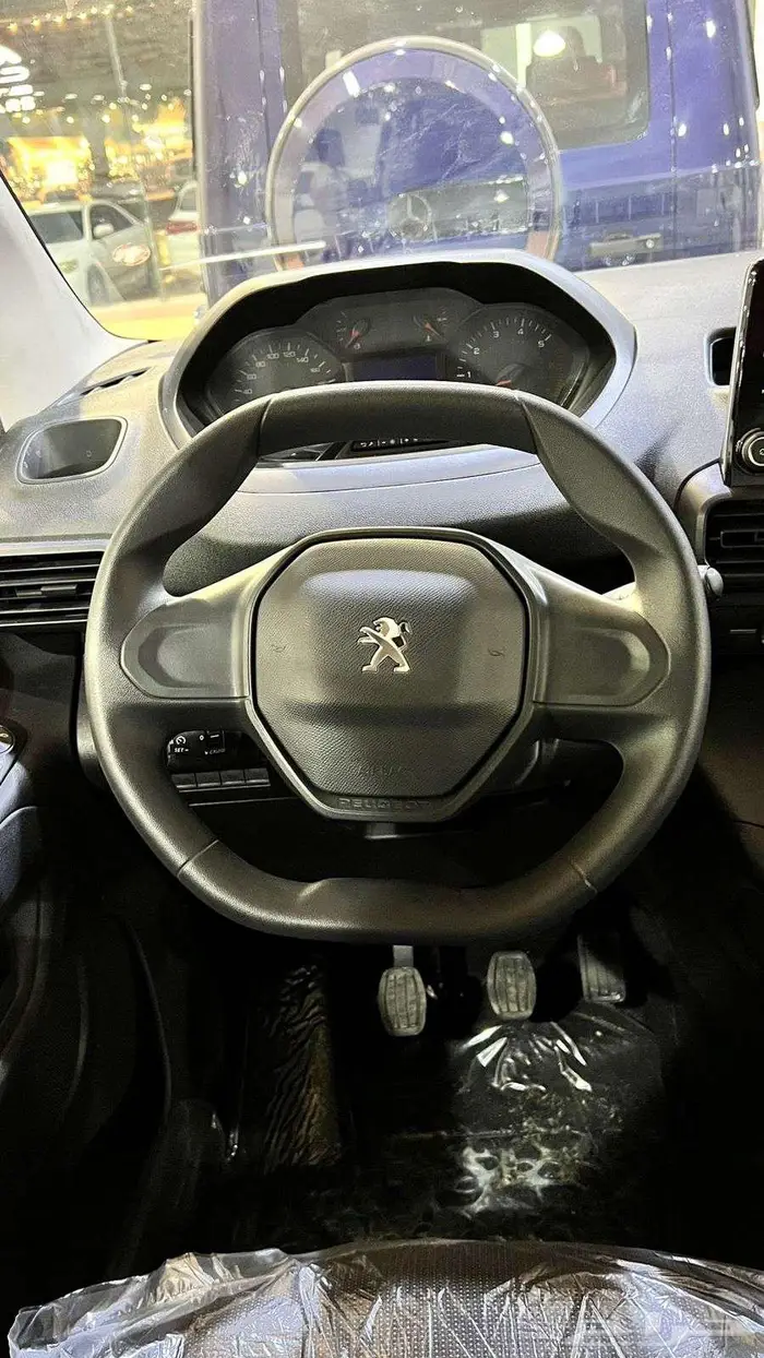 عرض خاص .بيجو - ريفتر - 5 راكب ديزل جير عادي - 2023 7