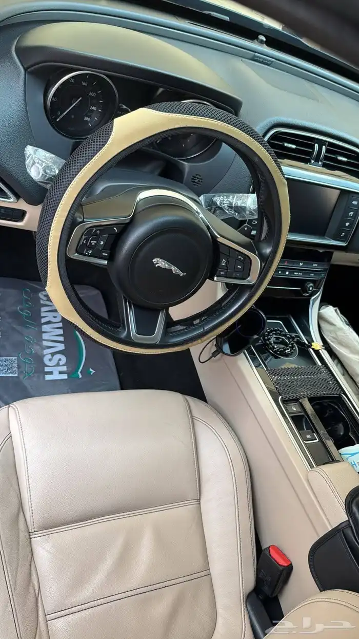 للبيع جاكور سيدان Xe للون اسود موديل 2018 فل كامل بصمه وبا 3