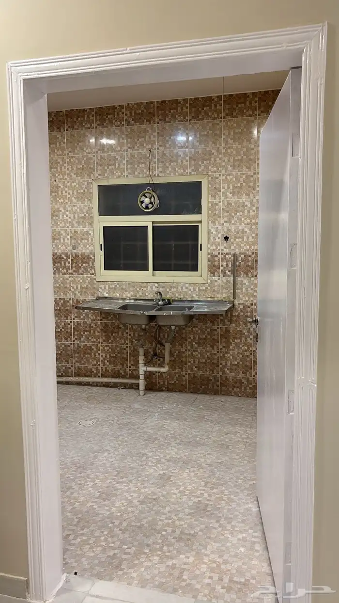 شقة للإيجار حي الرمال 18