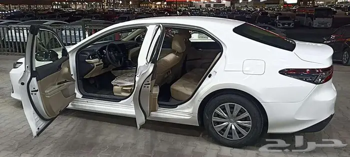 تويوتا كامري ستاندر 2022 نظيف لدى الموتر العريق للسيارات 4