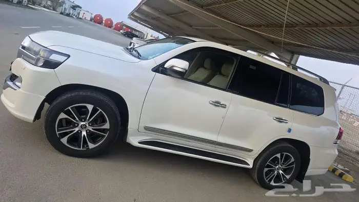 تويوتا لاندكروزر 8