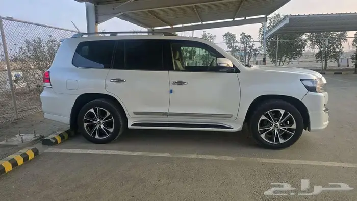 تويوتا لاندكروزر 16