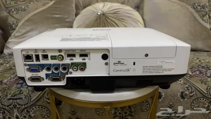 جهاز عرض بروجكتر من شركة ايبسون EPSON EB2250U 1