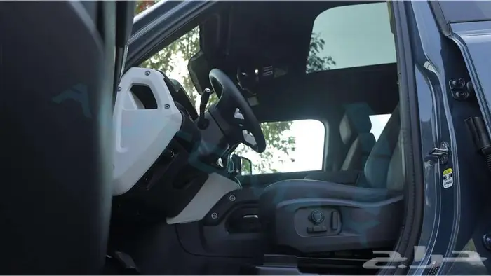 2025 Land Rover Defender 110 X-Dynamic SE P400e مع ضمان 7