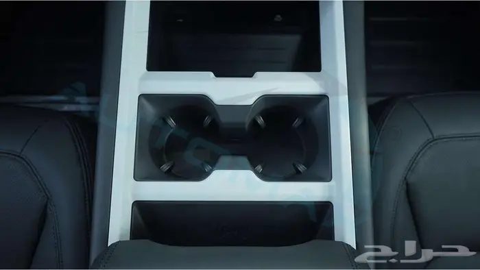 2025 Land Rover Defender 110 X-Dynamic SE P400e مع ضمان 17