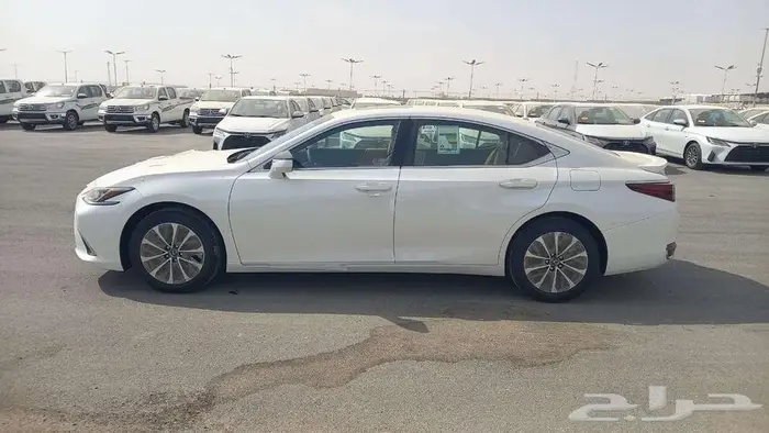 لكزس ES 300 اي اتش ابيض هايبرد 2025 خصم خاص 4