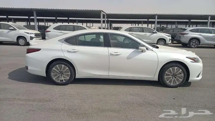 لكزس ES 300 اي اتش ابيض هايبرد 2025 خصم خاص 6