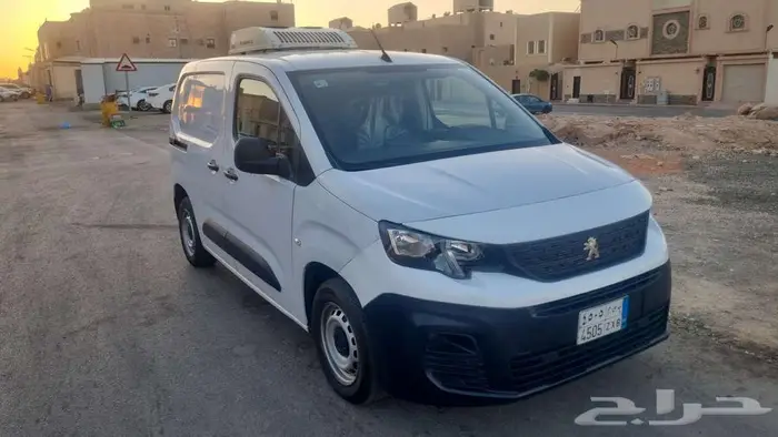 للبيع بيجو بارتنر 2023 ثلاجة نظيف ديزل 1