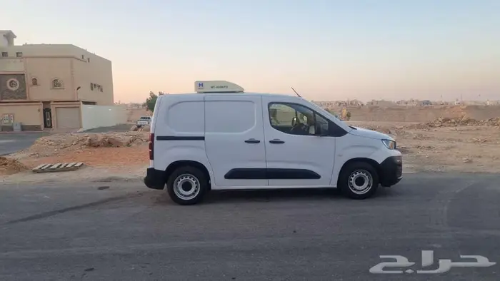 للبيع بيجو بارتنر 2023 ثلاجة نظيف ديزل 3
