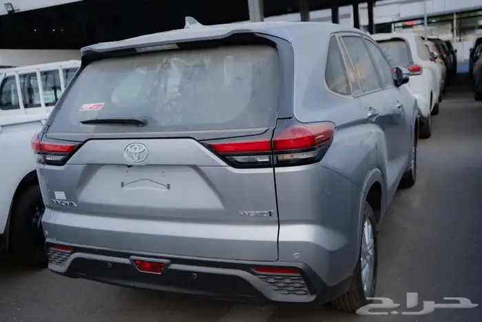 تويوتا إنوفا GL هايبرد 2025 ب 112.700شامل الضريبة 8