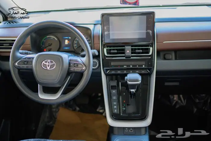 تويوتا إنوفا GL هايبرد 2025 ب 112.700شامل الضريبة 12