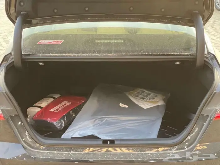 تويوتا كامري E 2025 بنزين اصفار صادر لوحات ويوجد اول مالك 5