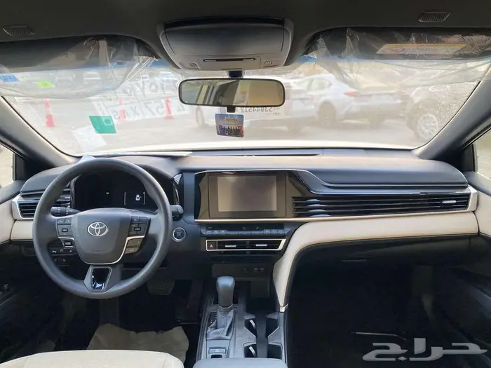 تويوتا كامري E 2025 بنزين اصفار صادر لوحات ويوجد اول مالك 8