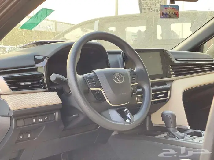 تويوتا كامري E 2025 بنزين اصفار صادر لوحات ويوجد اول مالك 7