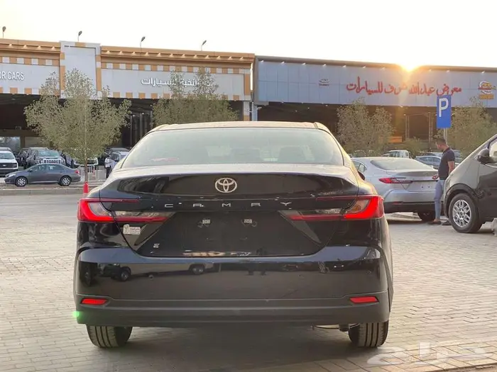 تويوتا كامري E 2025 بنزين اصفار صادر لوحات ويوجد اول مالك 4